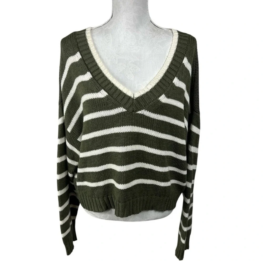 American Eagle Sz XS Army Green Cream Striped V-Neck Cropped Long Sleeve Sweater